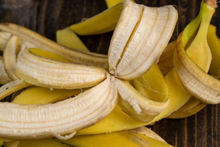 Cáscaras de banano como fertilizante natural: un secreto para tu huerto casero